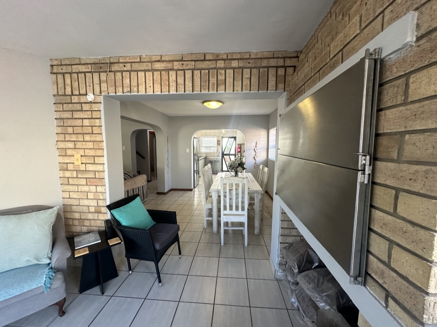 4 Bedroom Property for Sale in Hartenbos Central Western Cape